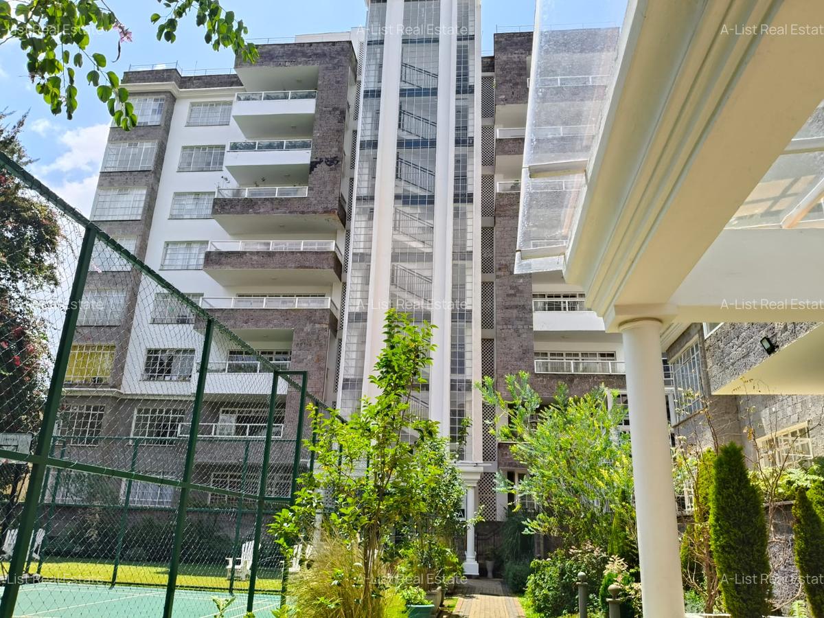 3 Bed Apartment with En Suite at Henred Road - 17