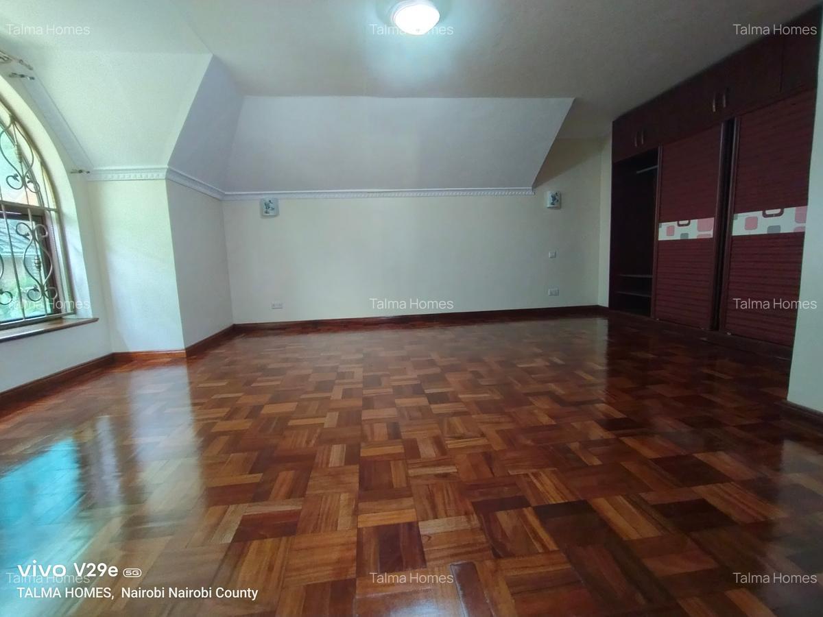 5 Bed Townhouse with En Suite at Valley Arcade Area - 11