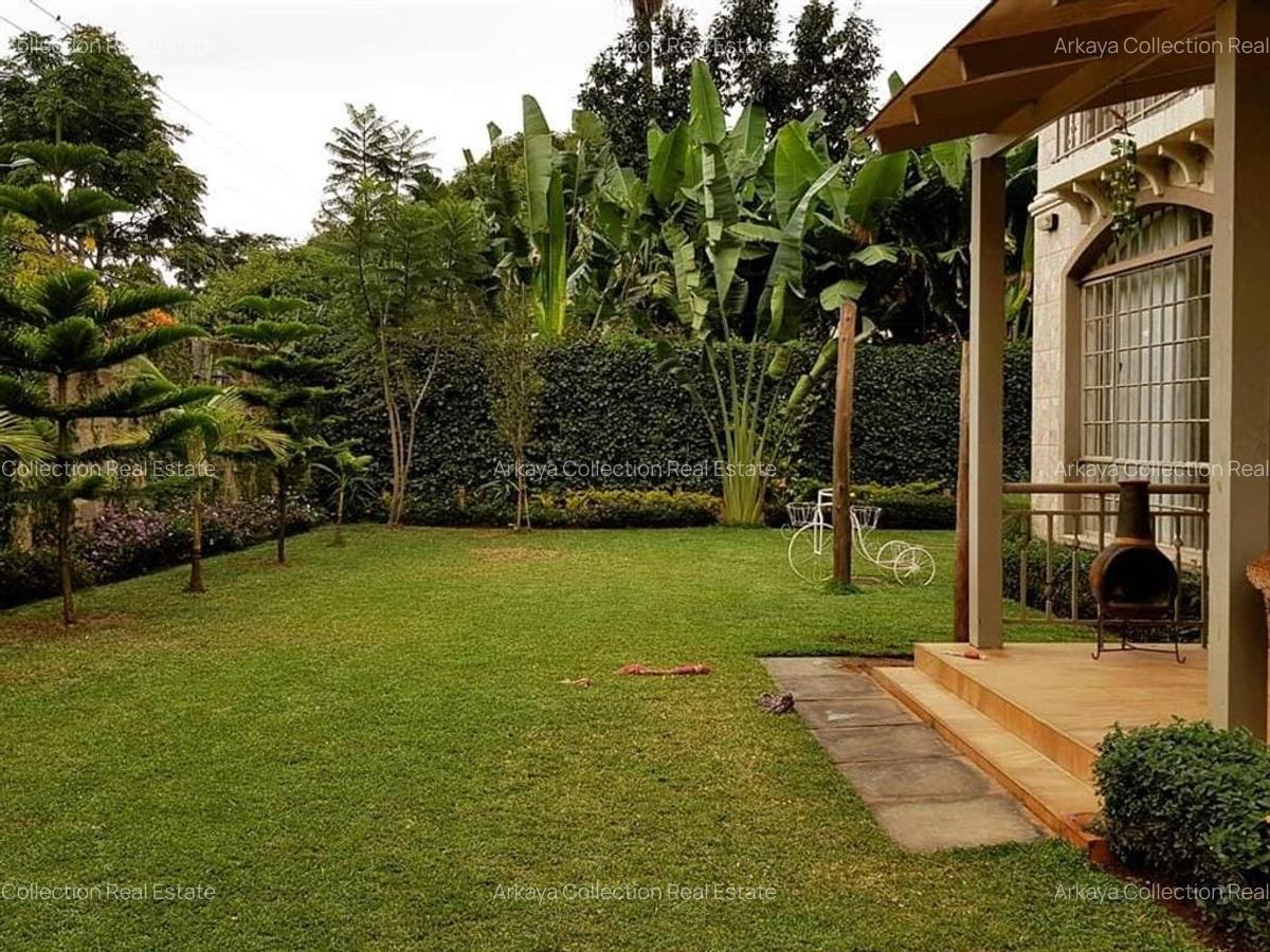 5 Bed House with Garden in Lavington - 2