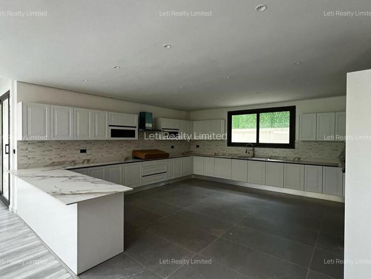 5 Bed Townhouse with En Suite in Lavington - 5