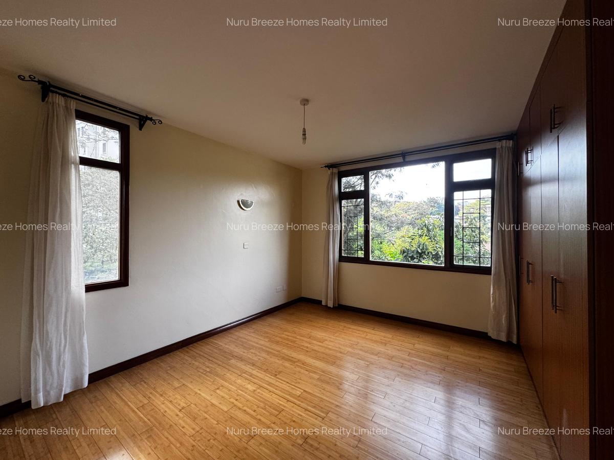 3 Bed Apartment with En Suite in Riverside - 17