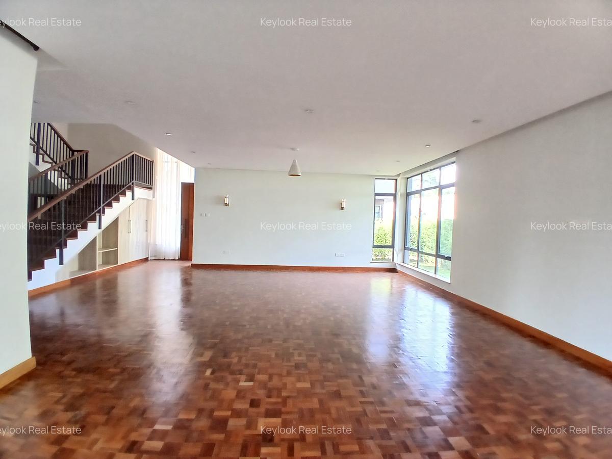 5 Bed Townhouse with En Suite at Lavington Green - 4