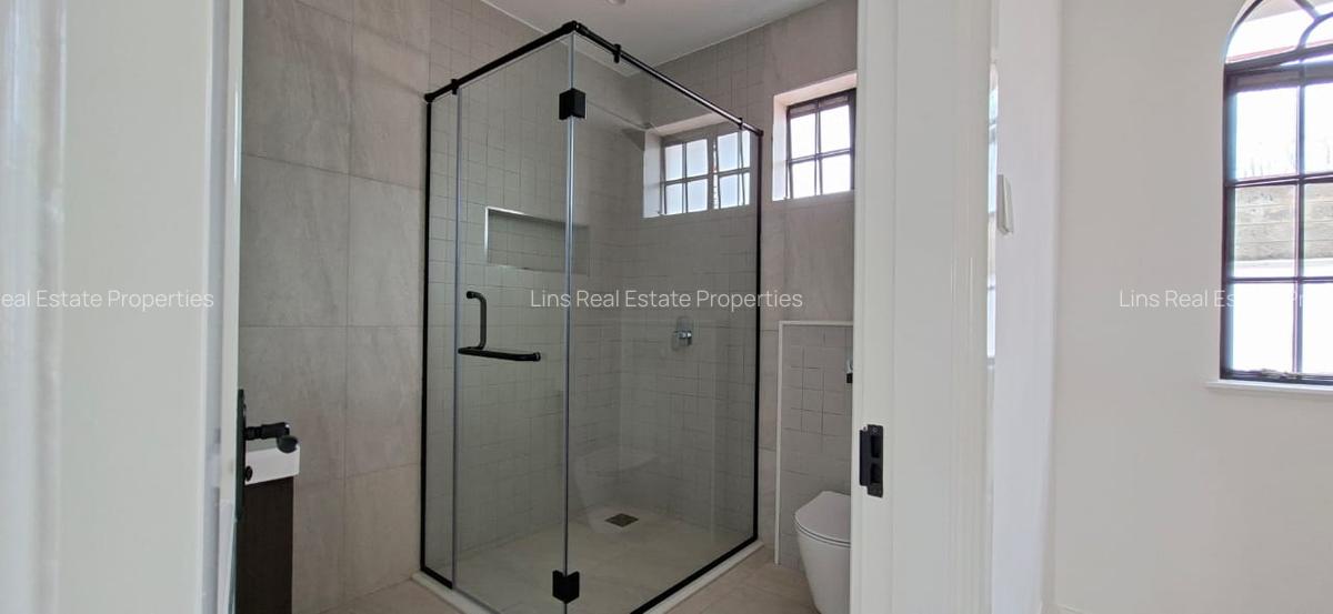 4 Bed Townhouse with En Suite in Brookside - 8