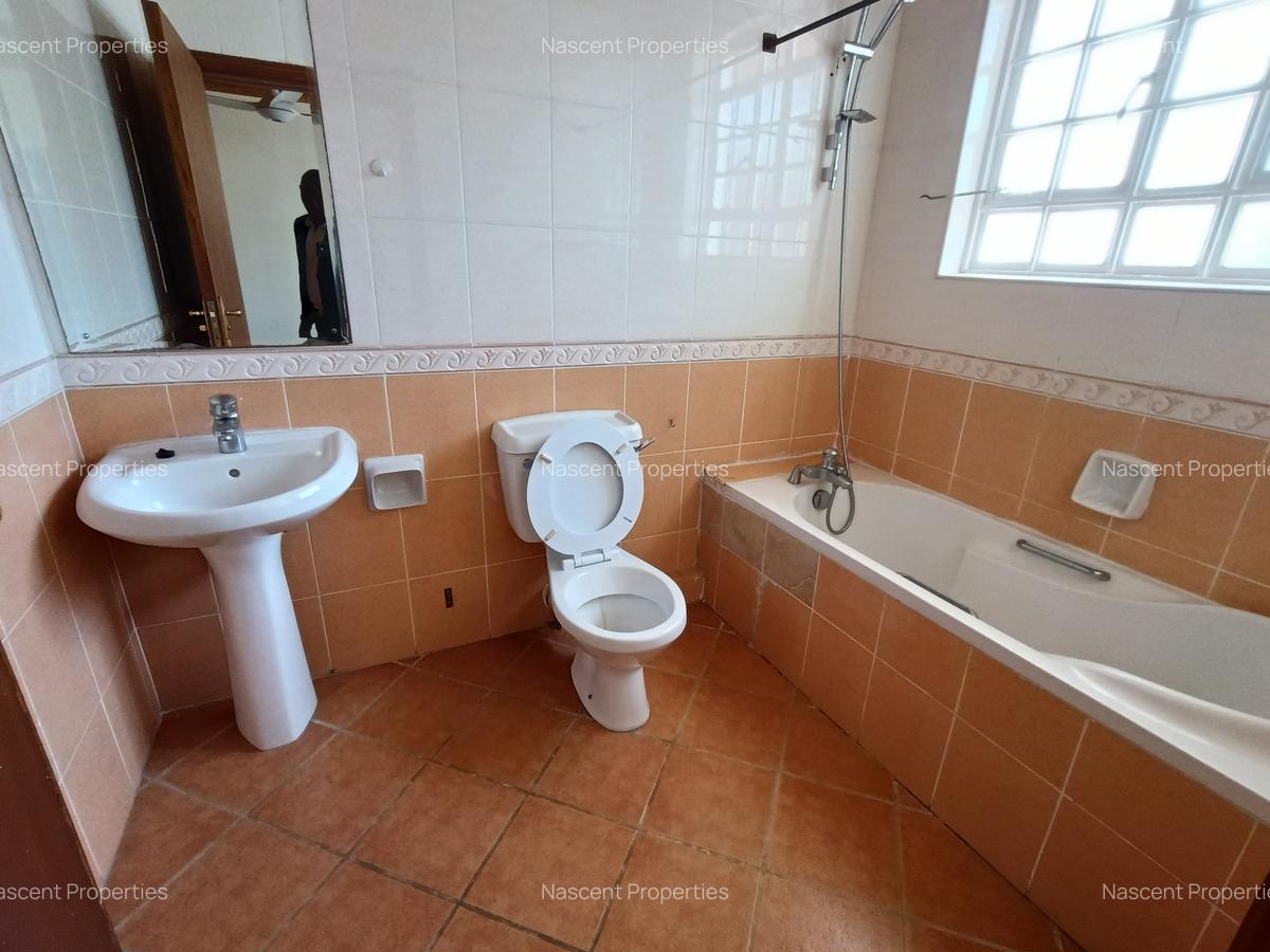 5 Bed House with En Suite in Runda - 17