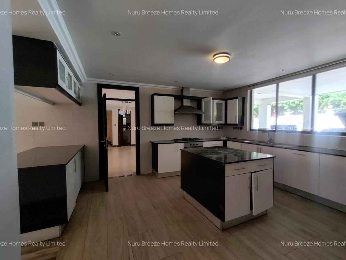 5 Bed Townhouse with En Suite in Lavington - 18