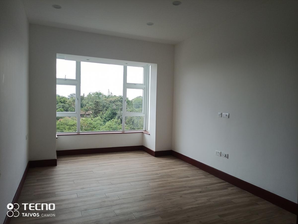 3 Bed Apartment with En Suite at 6Th Avenue - 13