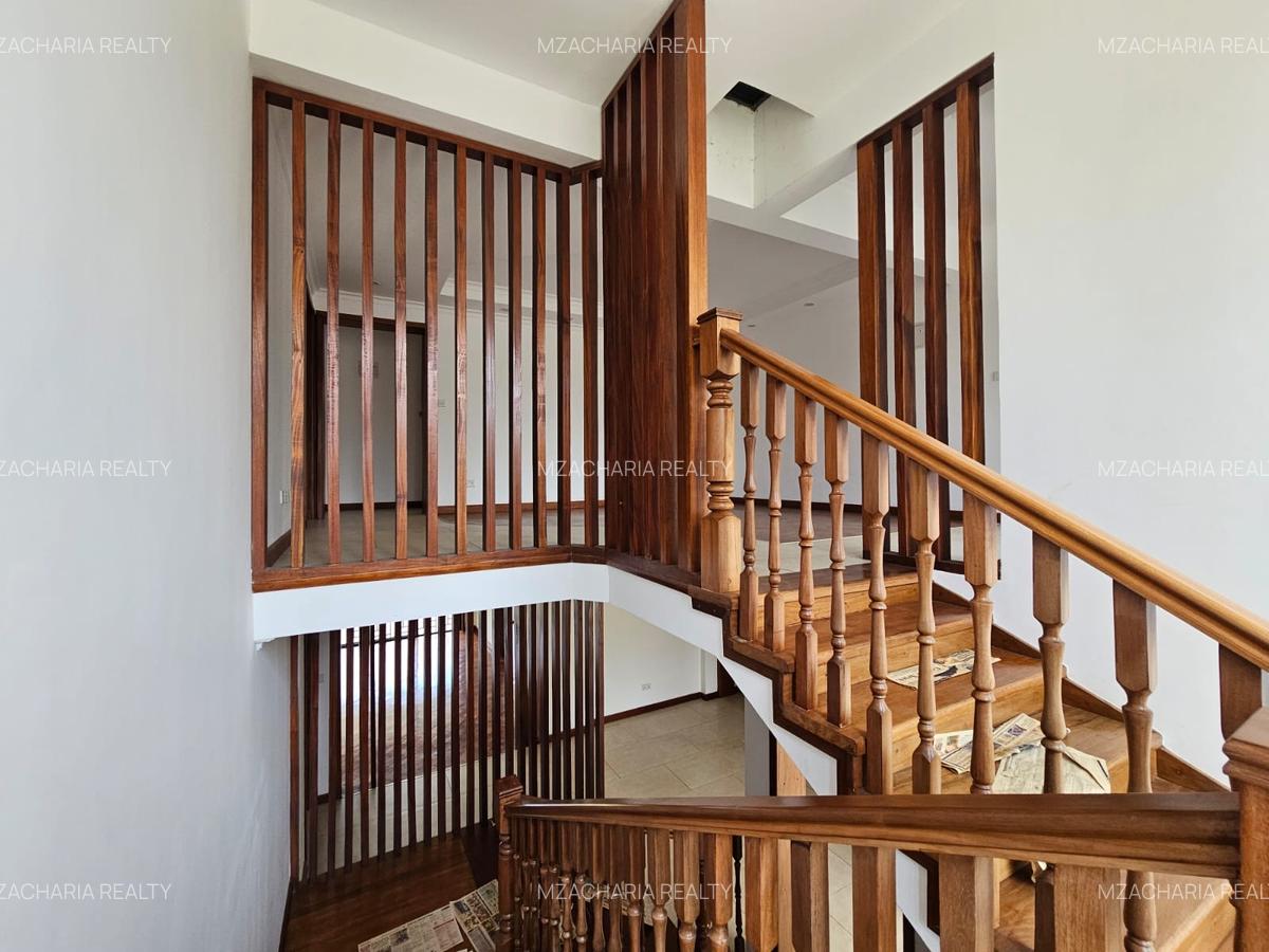 6 Bed Villa with En Suite in Lavington - 4