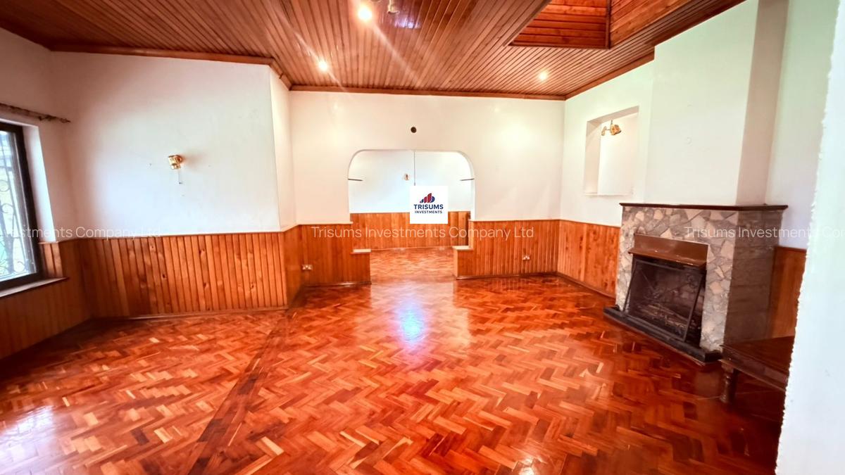 4 Bed House with En Suite in Spring Valley - 3
