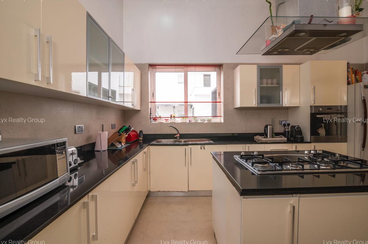 6 Bed Villa with En Suite in Runda - 5