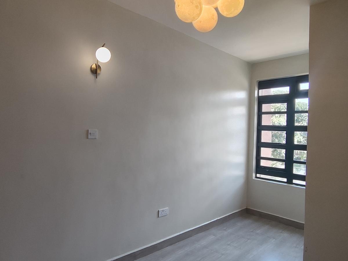 4 Bed Townhouse with En Suite in Eastern ByPass - 17