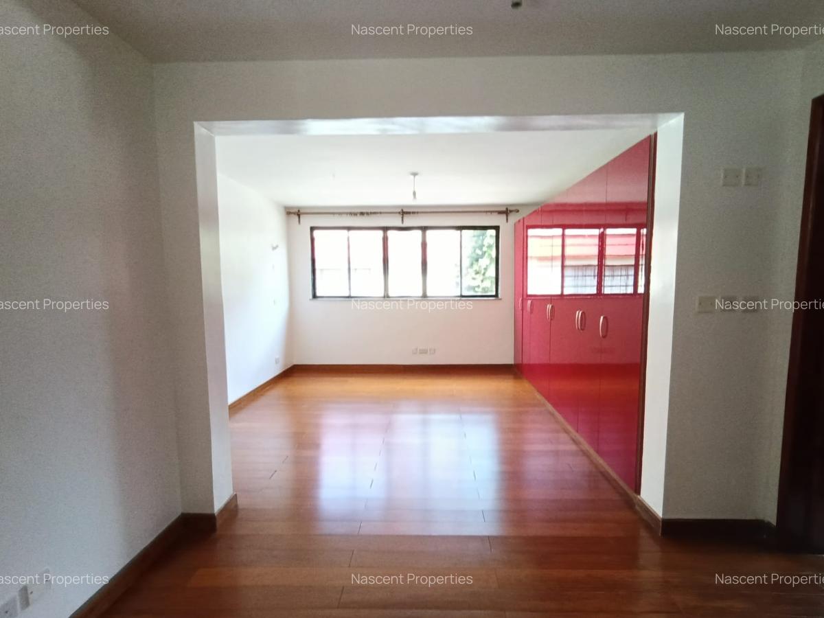 5 Bed Townhouse with En Suite in Lavington - 3