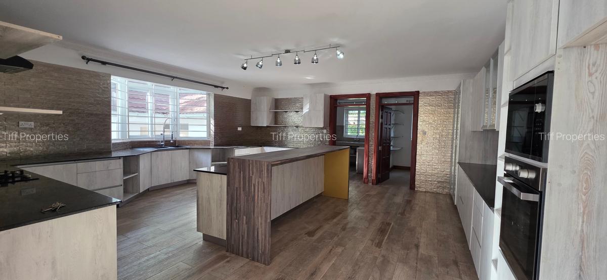 6 Bed Townhouse in Rosslyn - 6