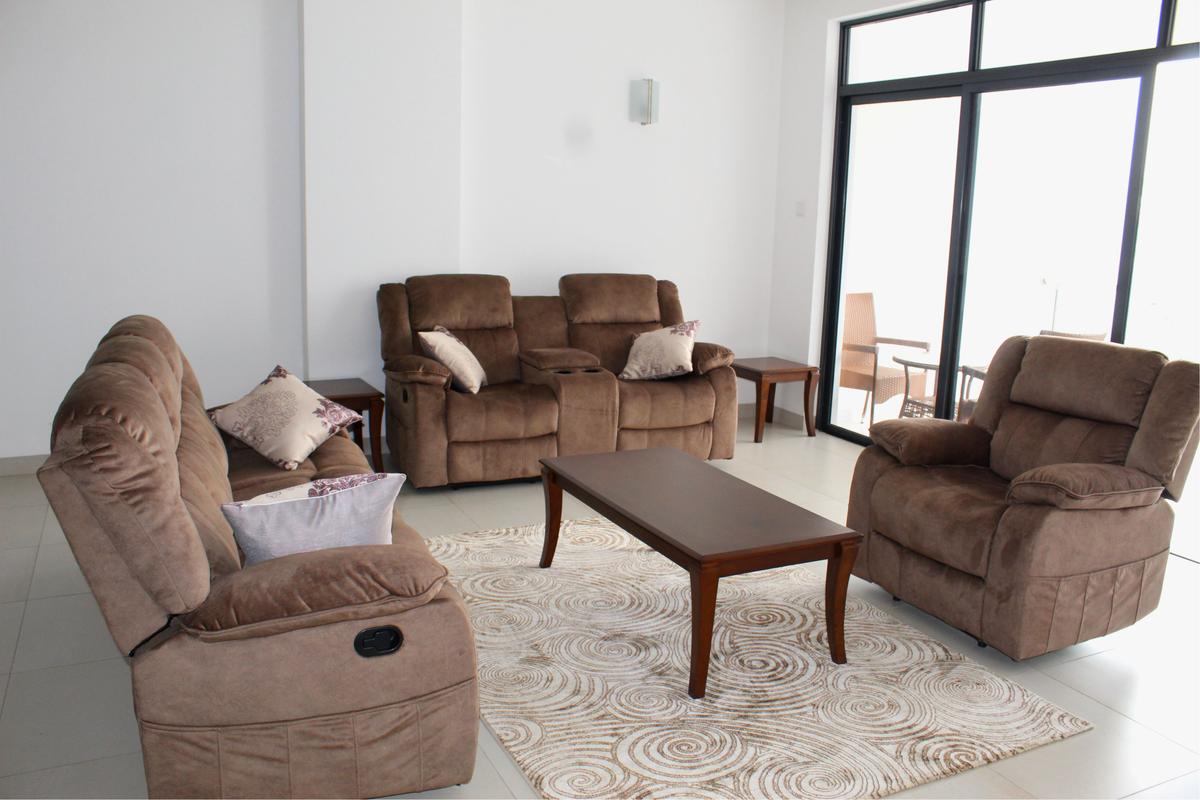 4 Bed Apartment with En Suite in Parklands - 4