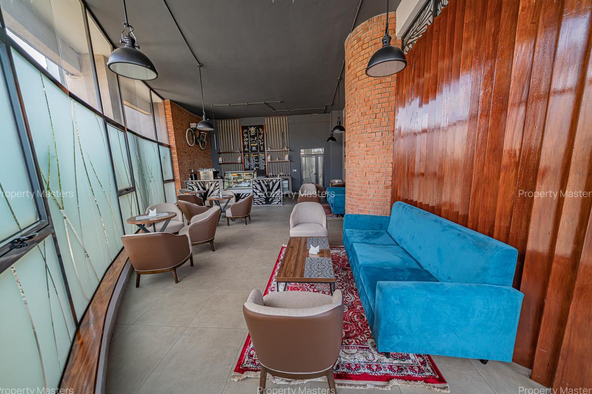 Serviced 2 Bed Apartment with En Suite at Southern Bypass - 18