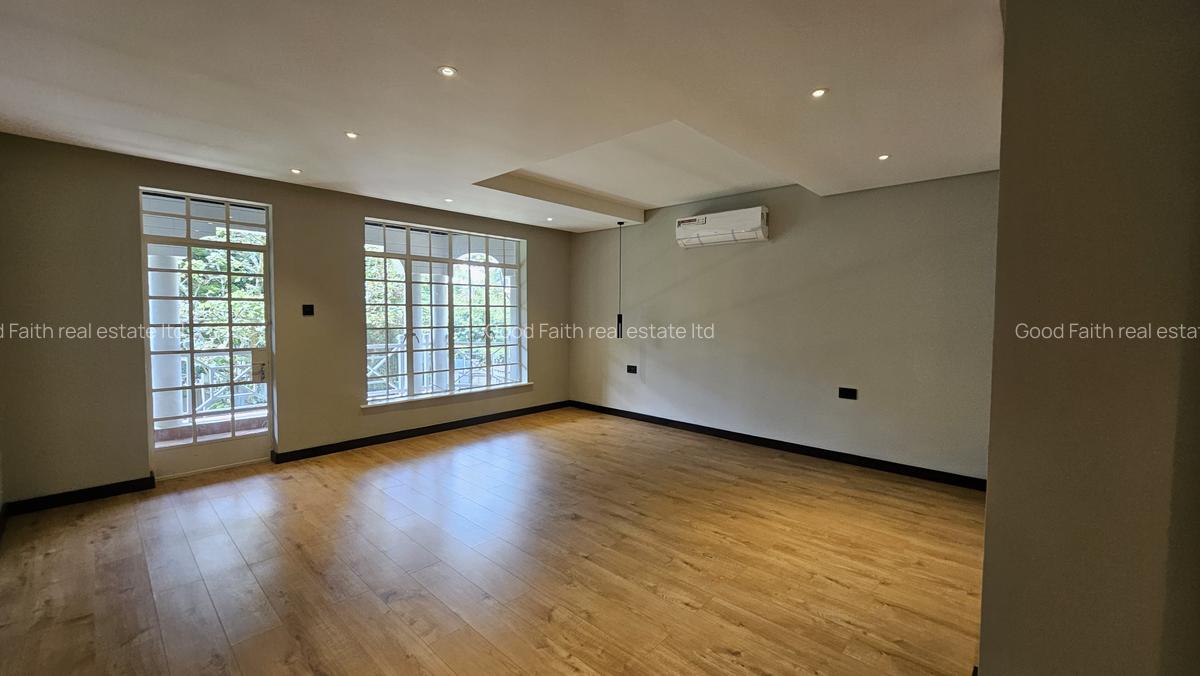 5 Bed House with En Suite in Runda - 9