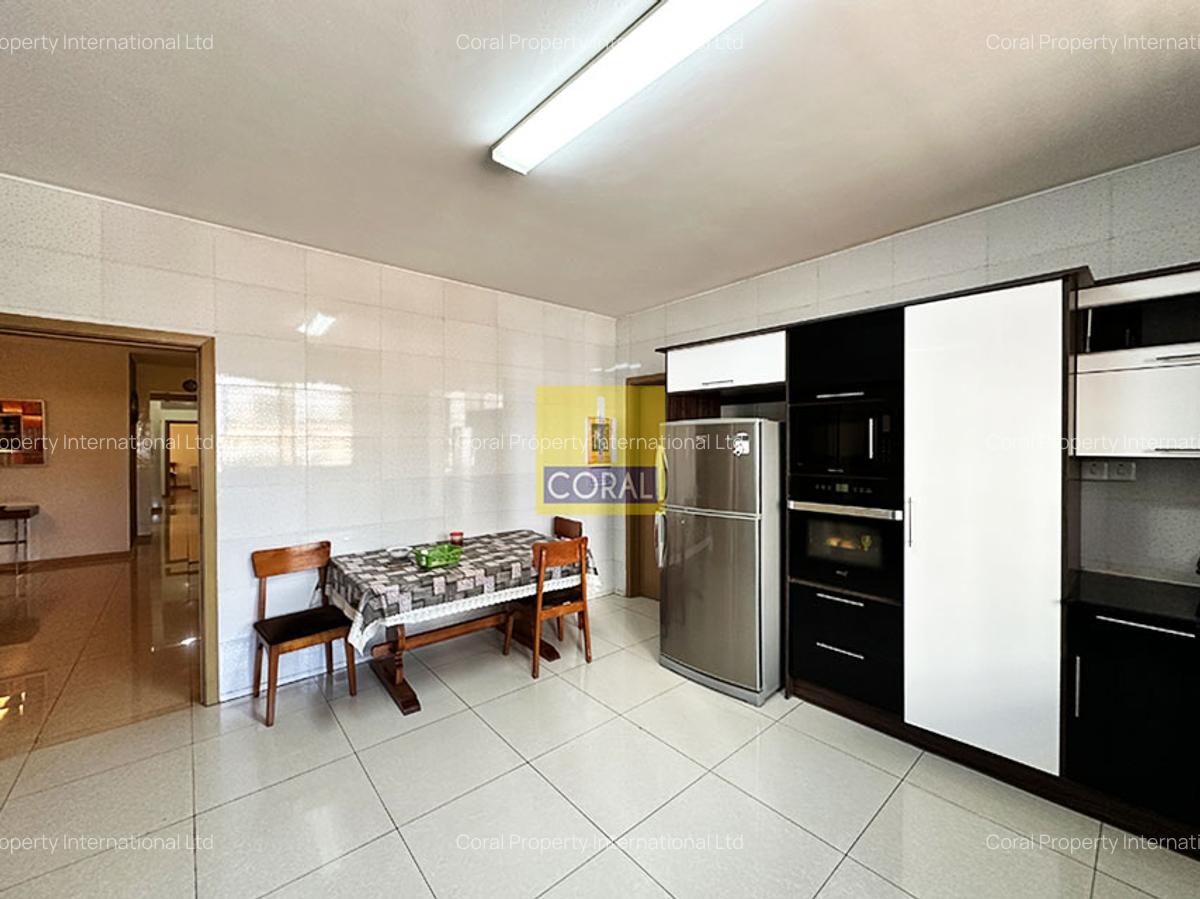 4 Bed Apartment with En Suite in Parklands - 5