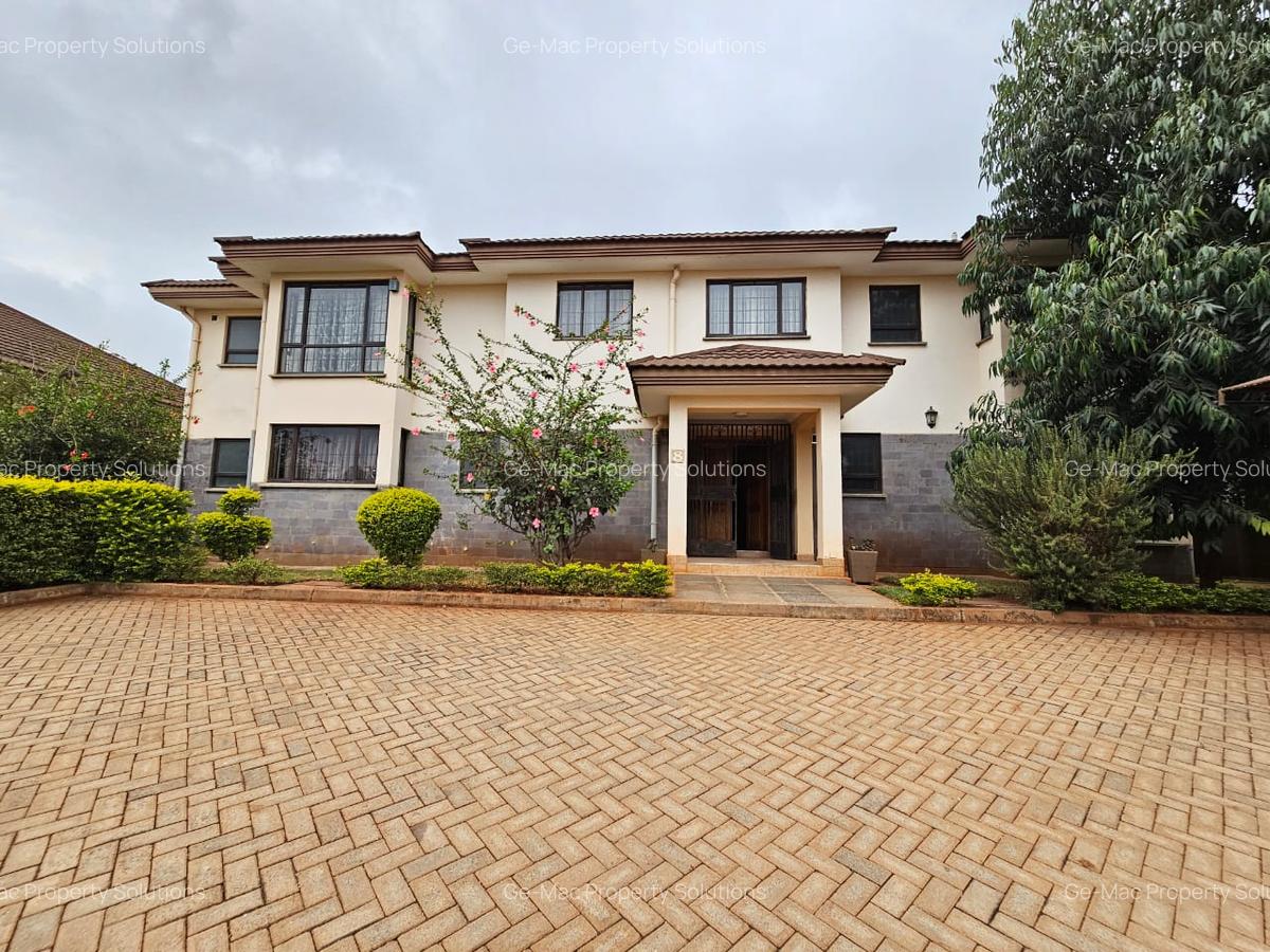 5 Bed House with En Suite in Runda - 1