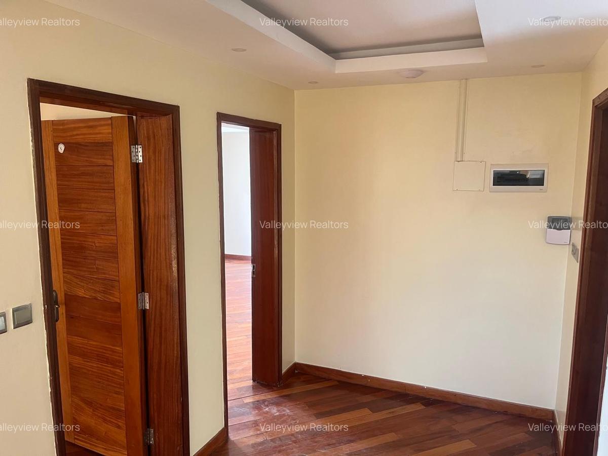 5 Bed Townhouse with En Suite at Kileleshwa - 10