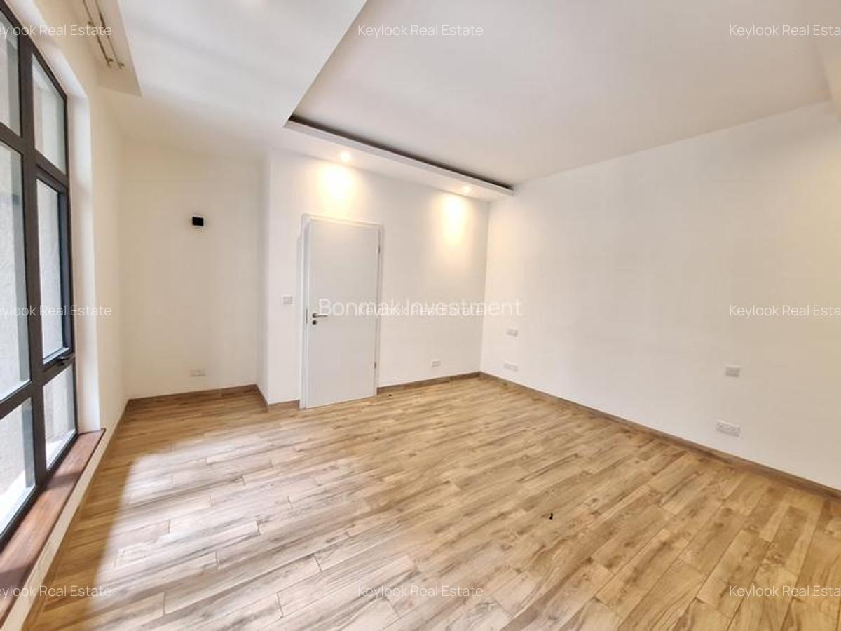 3 Bed Apartment with En Suite at Riverside Drive - 10