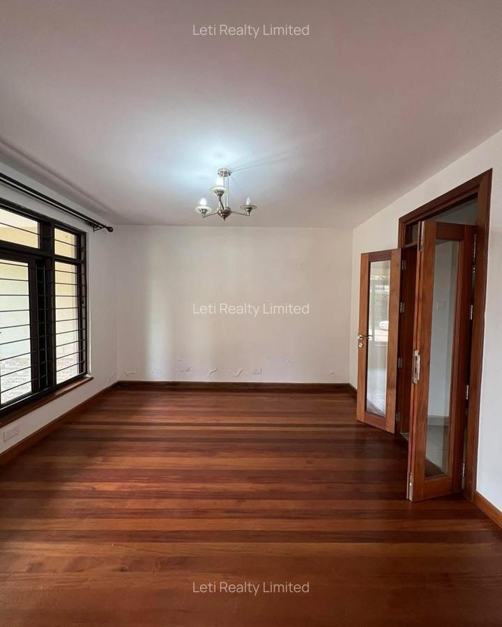 5 Bed Townhouse with En Suite in Lavington - 3