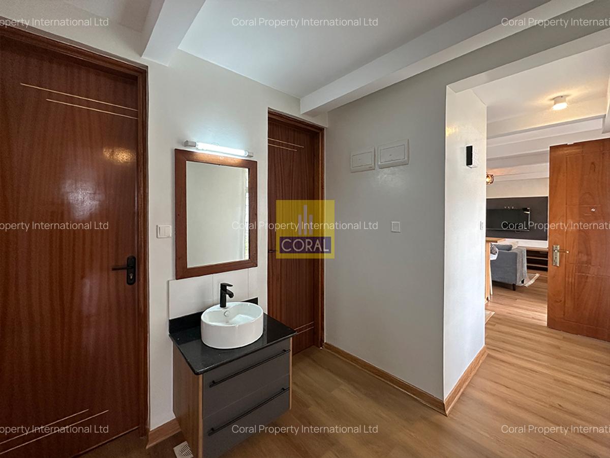 2 Bed Apartment in Ridgeways - 6