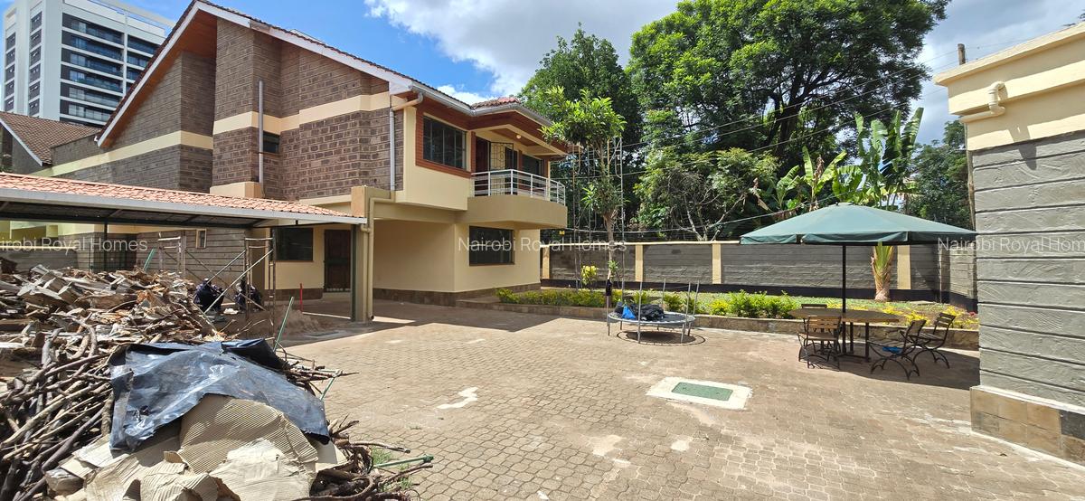 5 Bed Townhouse with En Suite at Lavington Road - 3