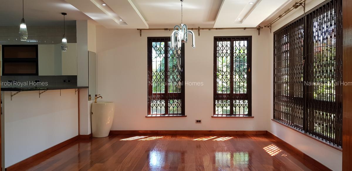 6 Bed Townhouse with En Suite at Lavington Green - 11