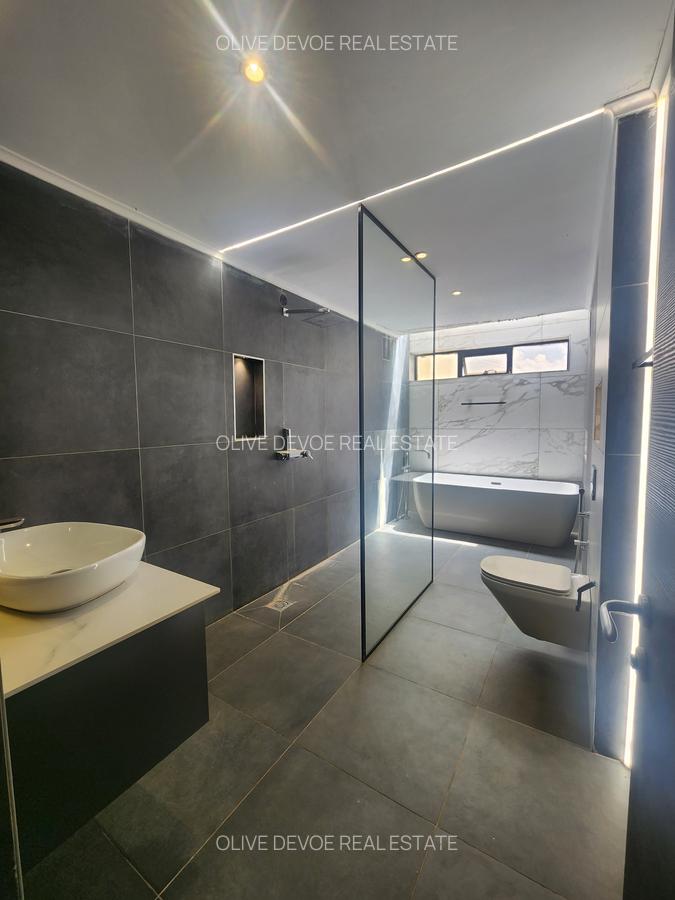 5 Bed Villa with En Suite in Runda - 17