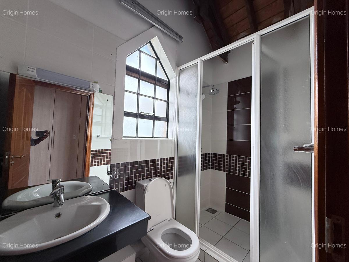 5 Bed Townhouse with En Suite at Lavington - 14