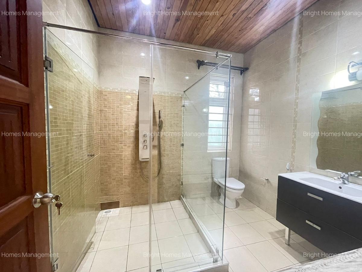 5 Bed Villa with En Suite in Rosslyn - 13