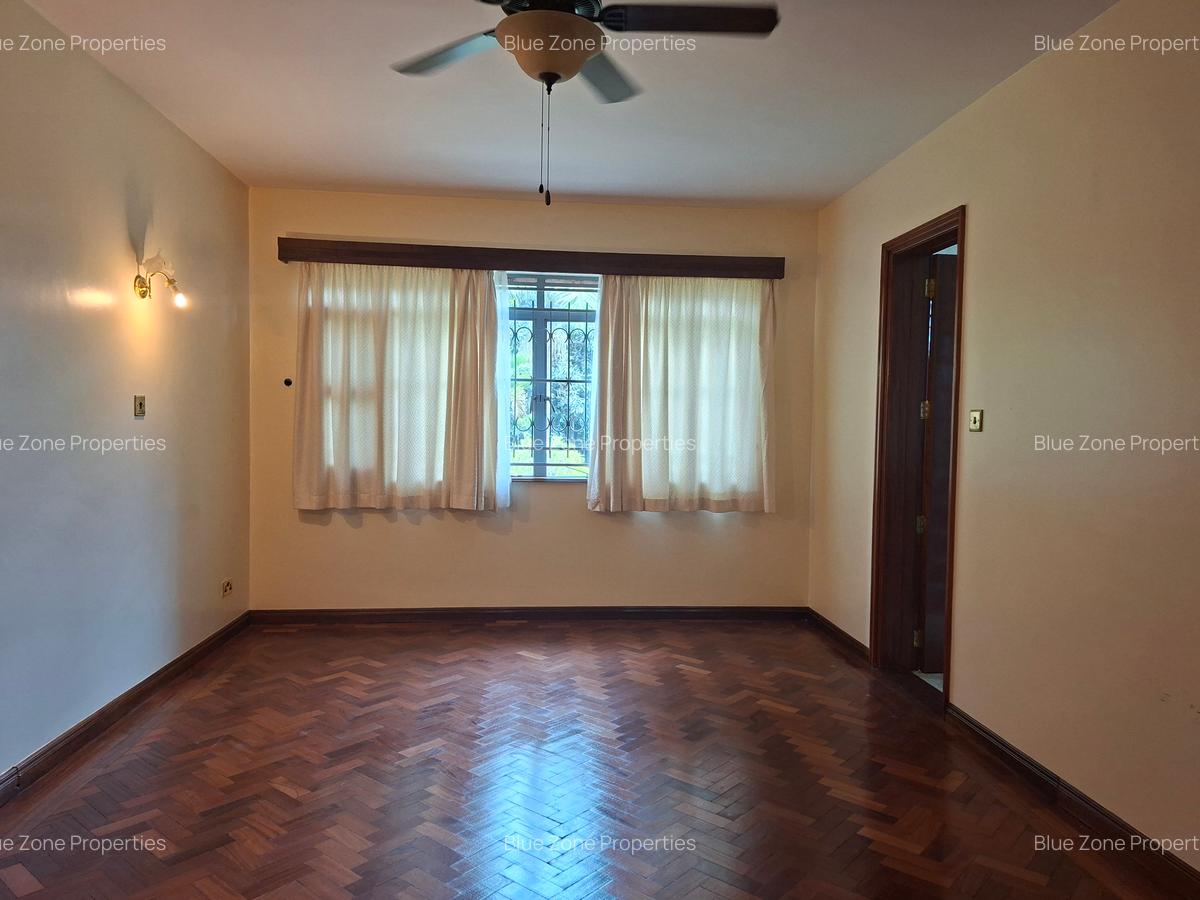 5 Bed House with En Suite at Benin Dr - 10