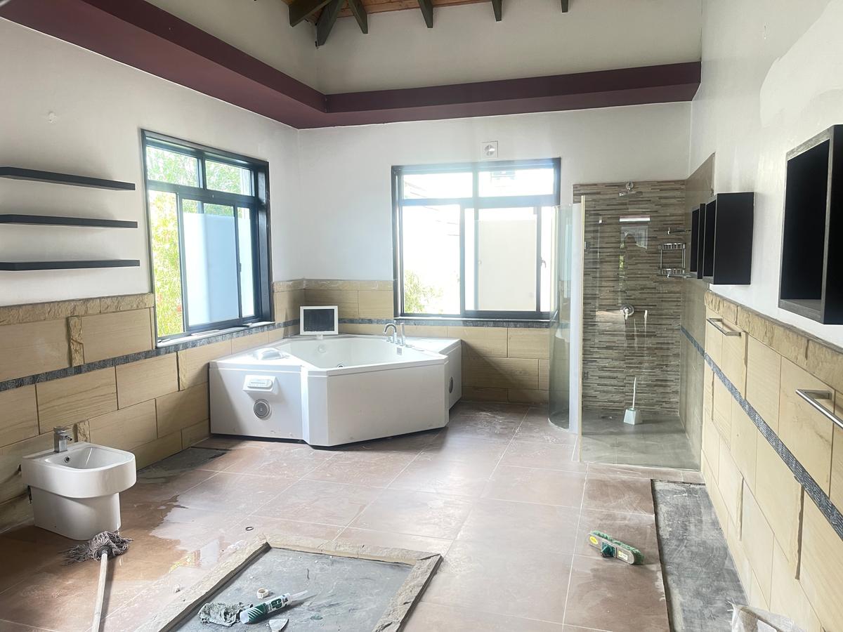 5 Bed Townhouse with En Suite in Lavington - 11