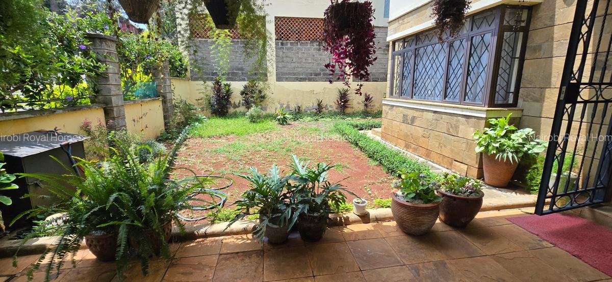 5 Bed Townhouse with En Suite at Lavington Road - 4