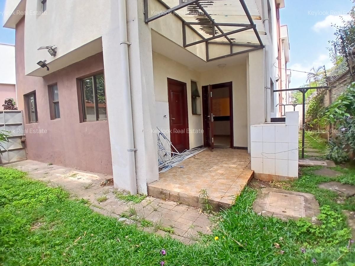 5 Bed Townhouse with En Suite at Lavington Green - 17