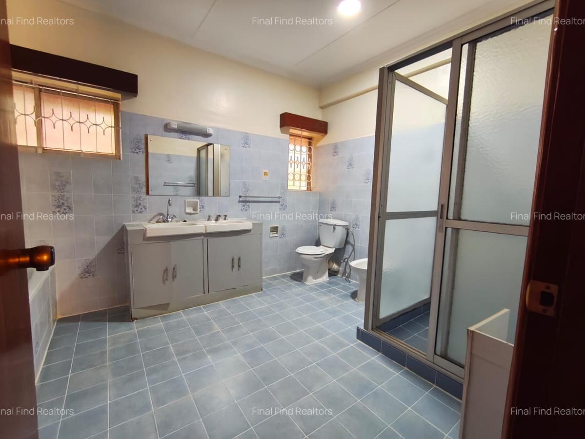 5 Bed House with Garden in Runda - 9