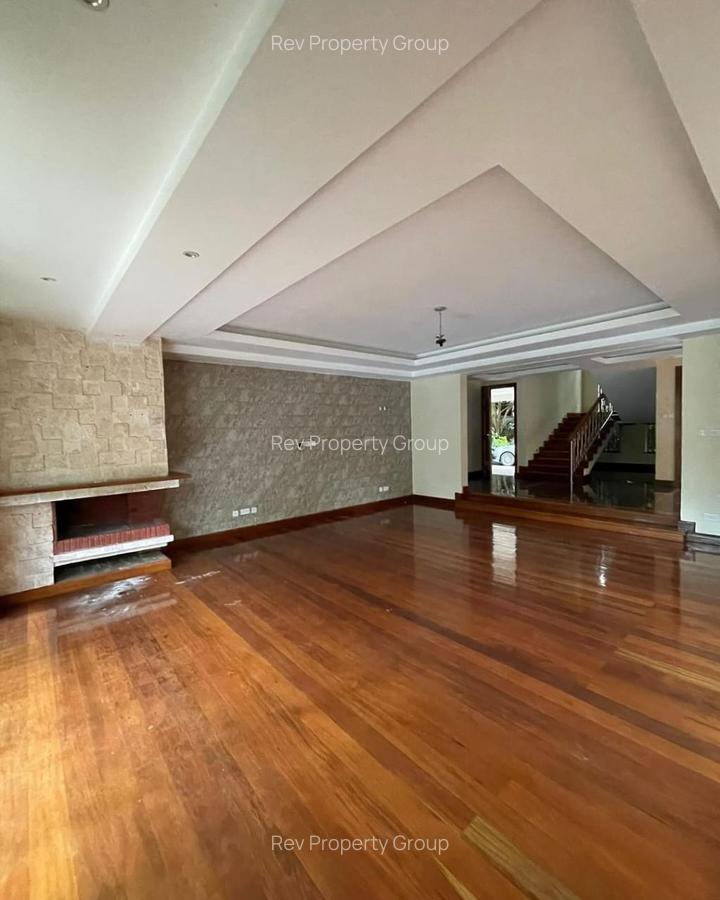 5 Bed Villa with En Suite in Lavington - 6