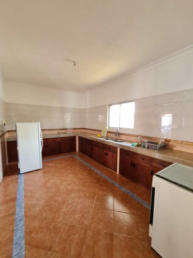 4 Bed House with En Suite in Nyali Area - 11