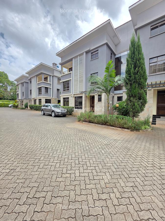 5 Bed Townhouse with En Suite at Lavington Green - 3