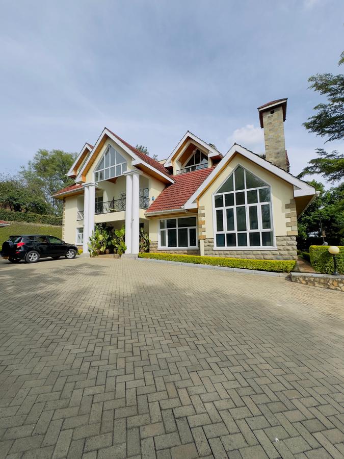 5 Bed House with En Suite at Mimosa Drive - 2