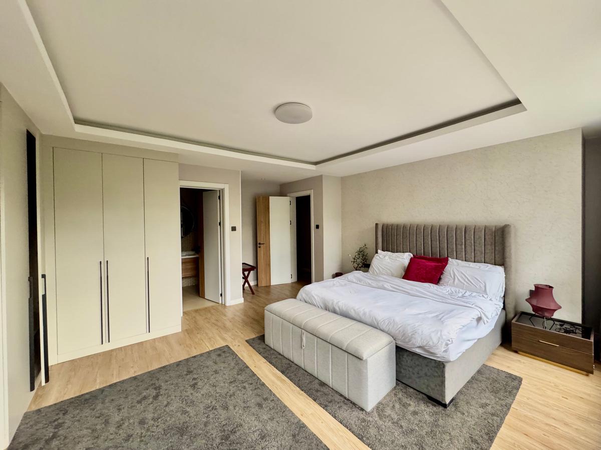 Furnished 2 Bed Apartment with En Suite in Brookside - 9