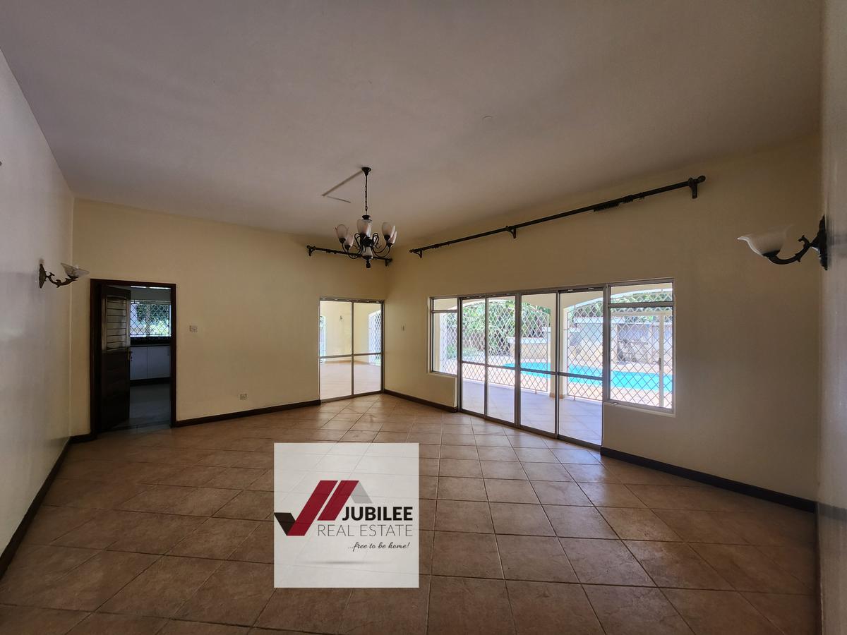 5 Bed House with En Suite in Runda - 11