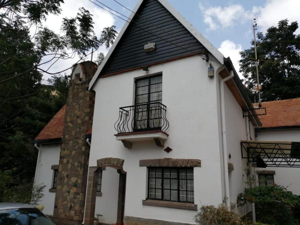 5 Bed House with En Suite in Lavington - 1