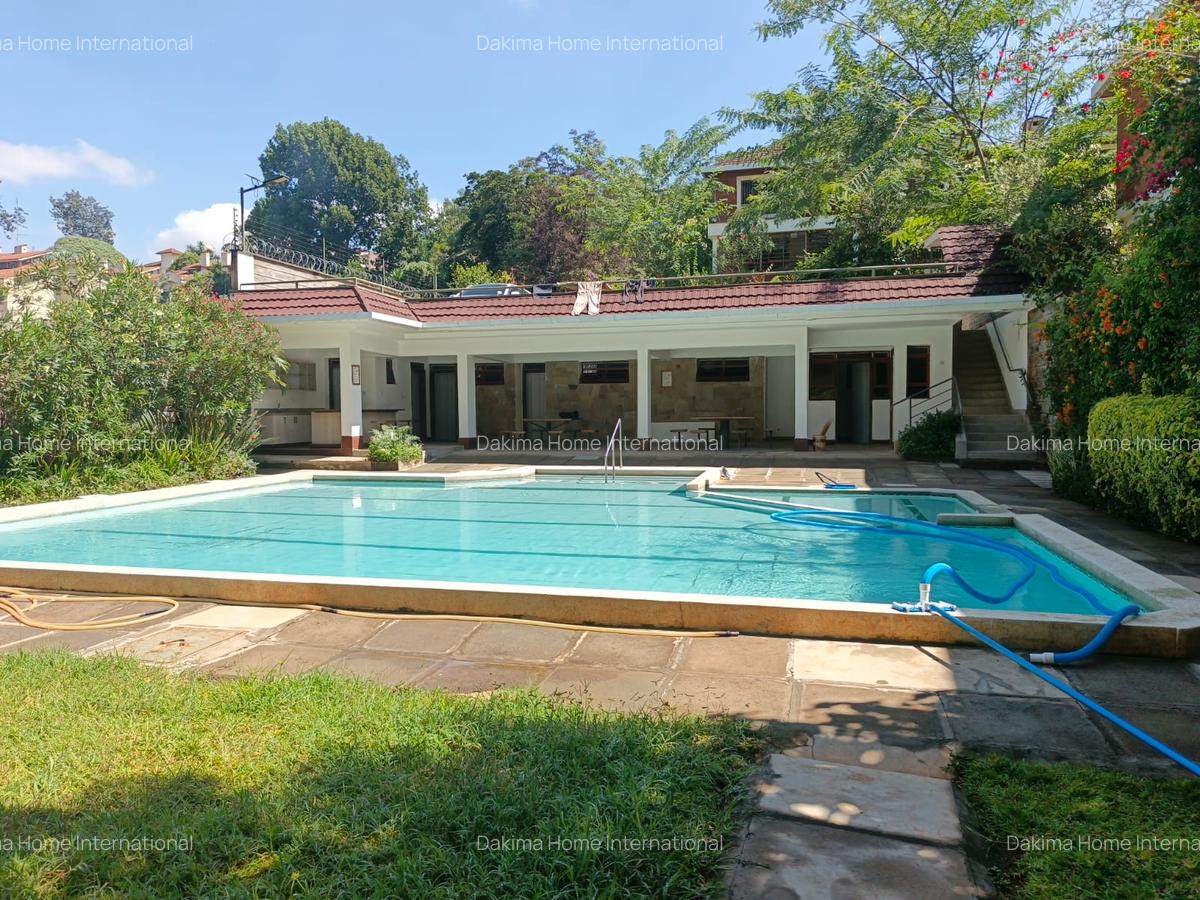 5 Bed Townhouse with En Suite in Spring Valley - 1