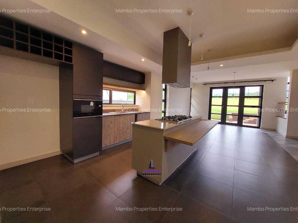 4 Bed Villa with En Suite at Redhill - 4