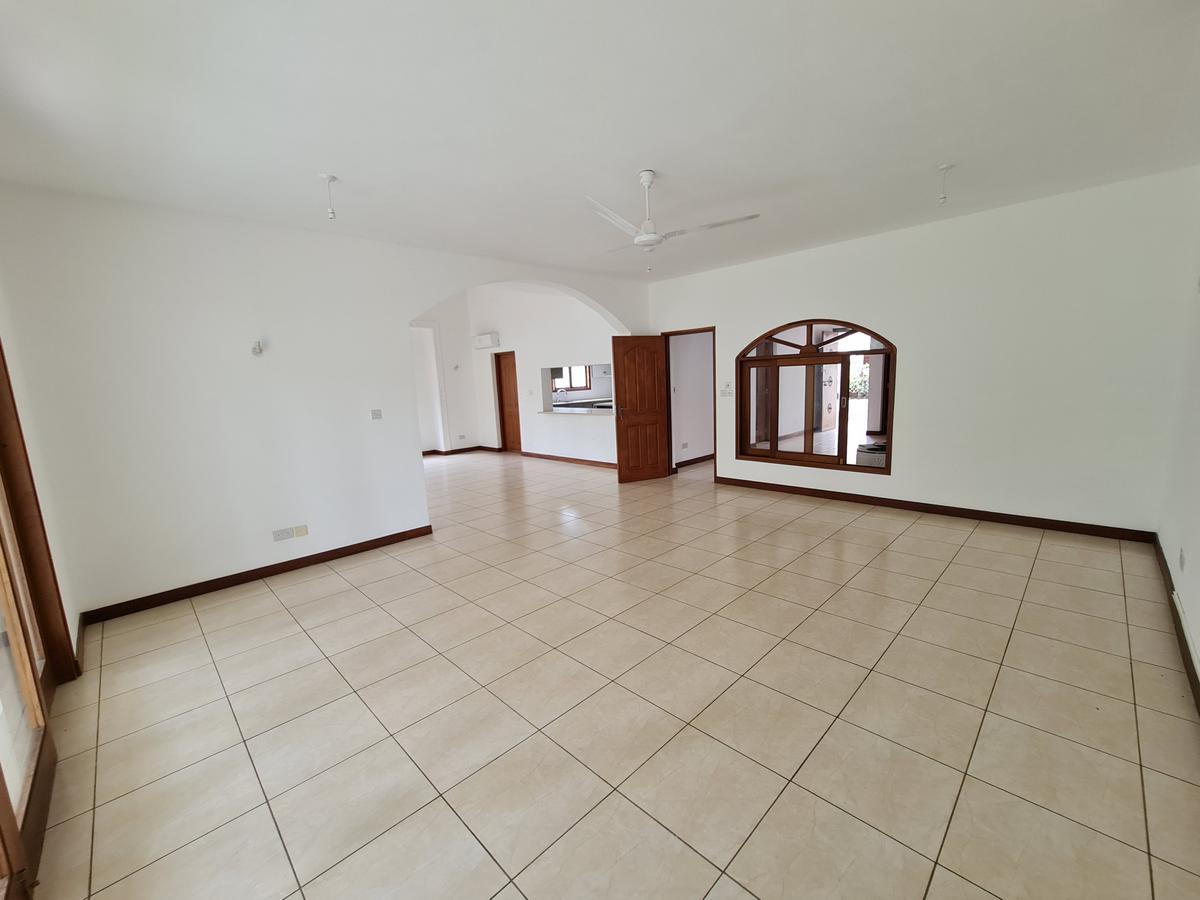 4 Bed Villa with En Suite in Nyali Area - 5