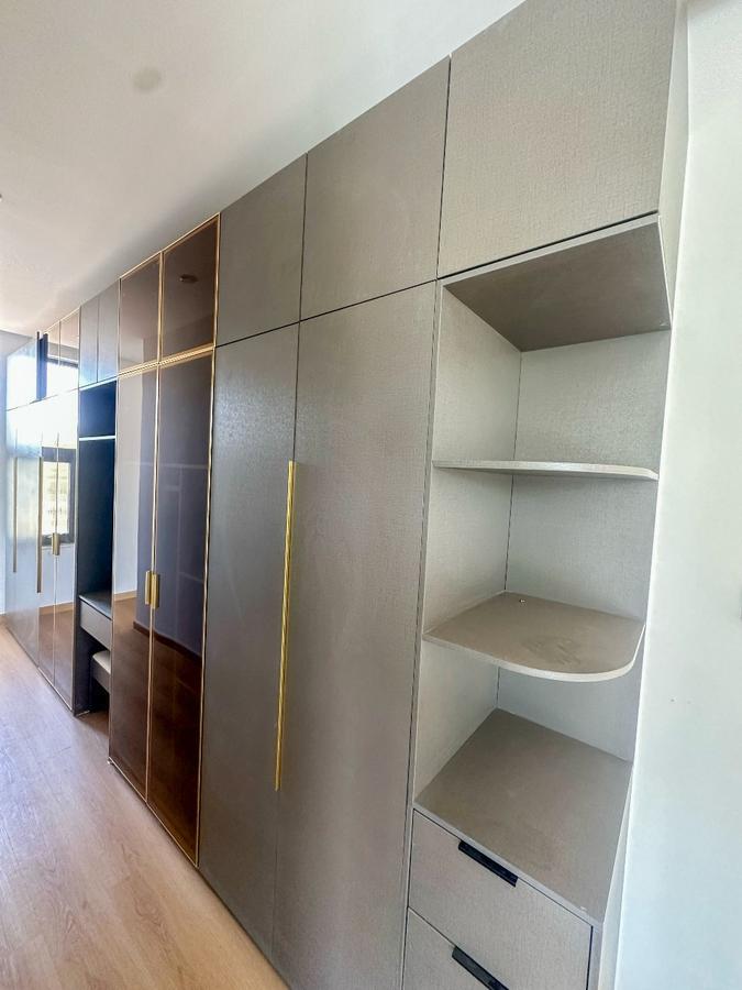 5 Bed Townhouse with En Suite in Lavington - 6