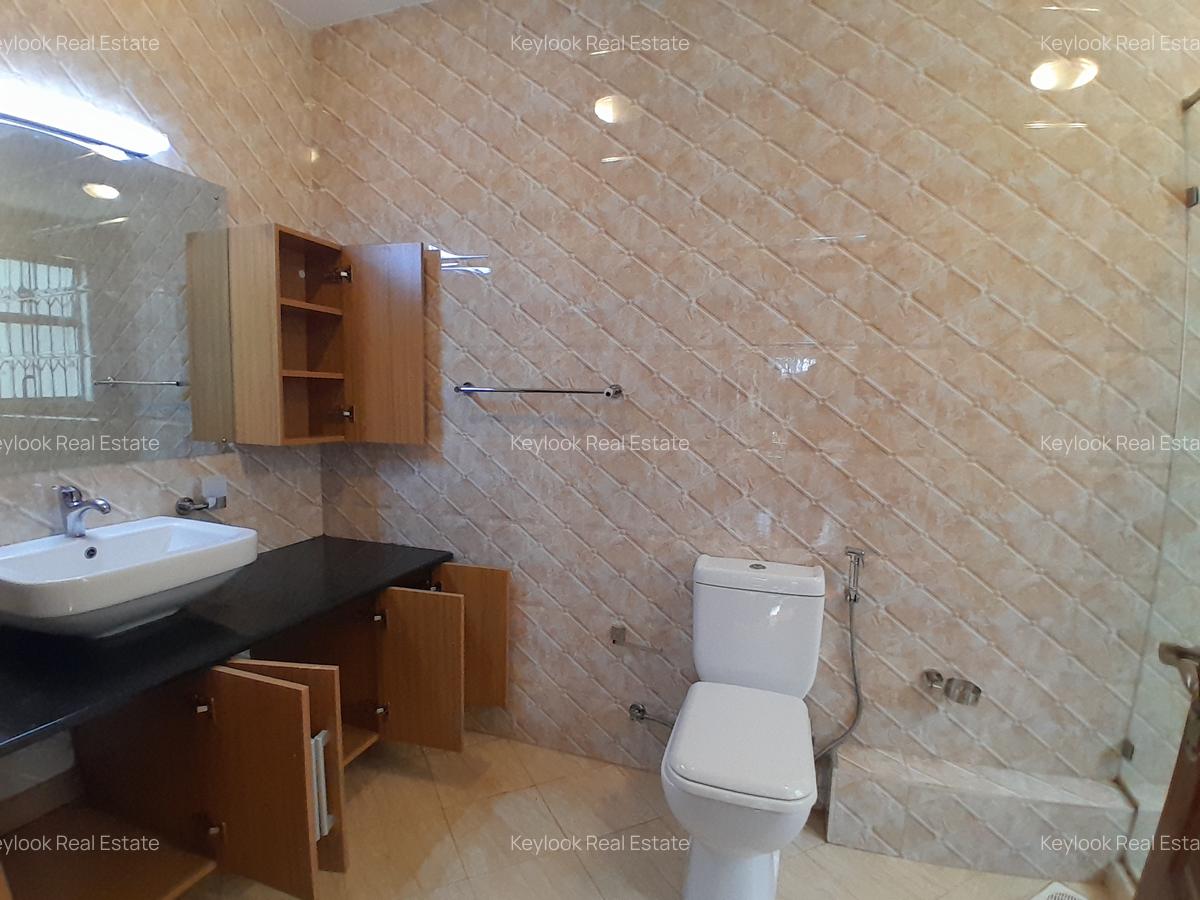 5 Bed Villa with En Suite at Lavington - 9