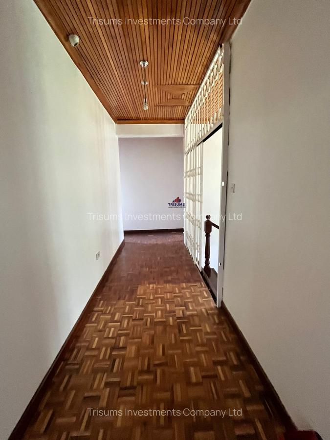 4 Bed House with En Suite in Runda - 11