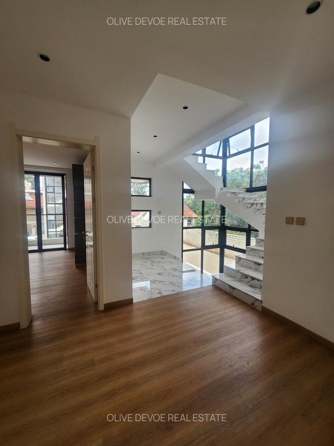 5 Bed Townhouse with En Suite in Lavington - 14