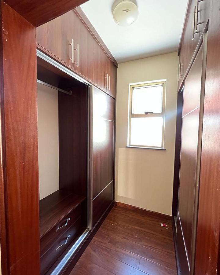 5 Bed Townhouse with En Suite in Lavington - 3